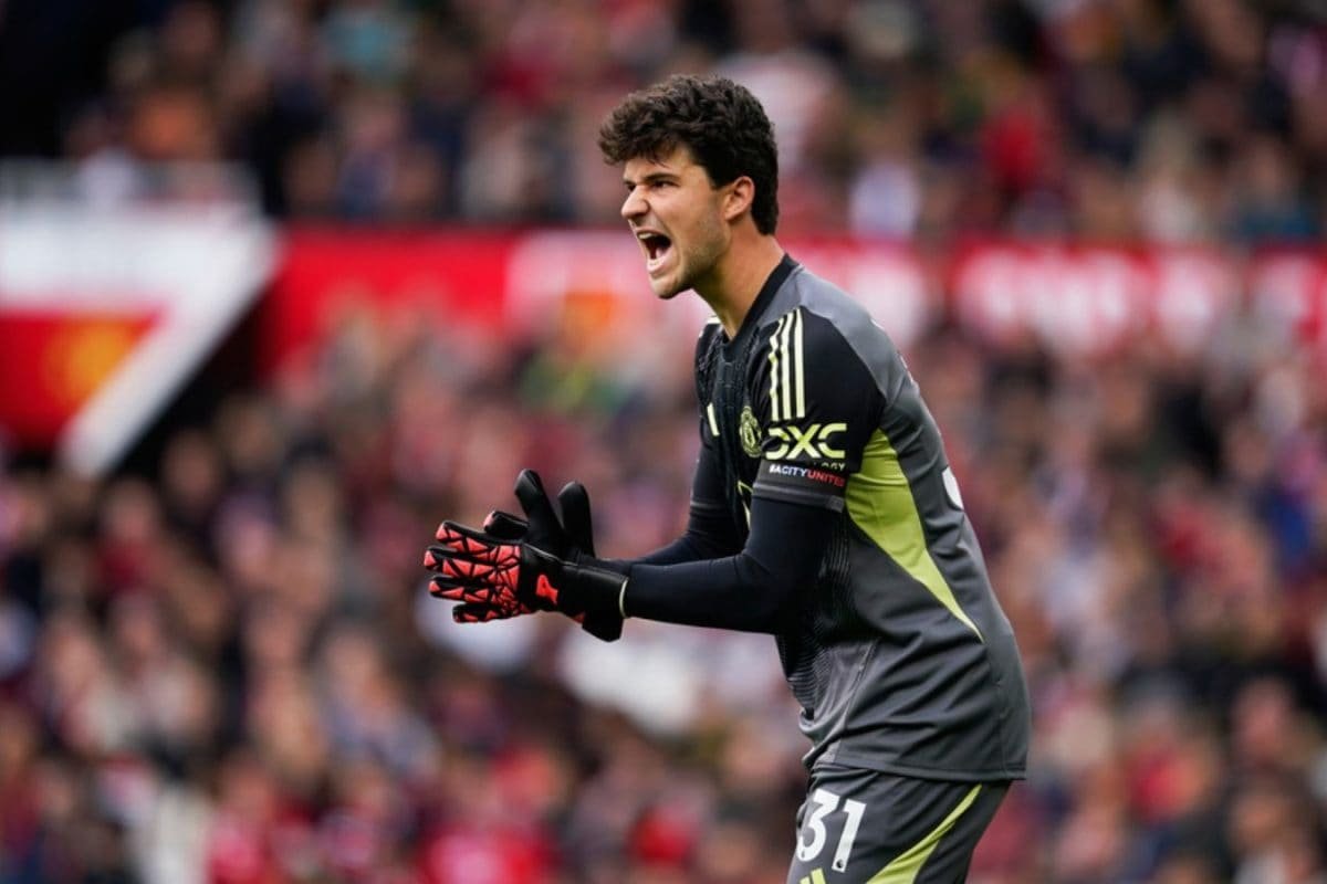 When Life Gives You Lammens: Man United Fans Laud Schmeichel In Disguise After Sunderland Clean Sheet