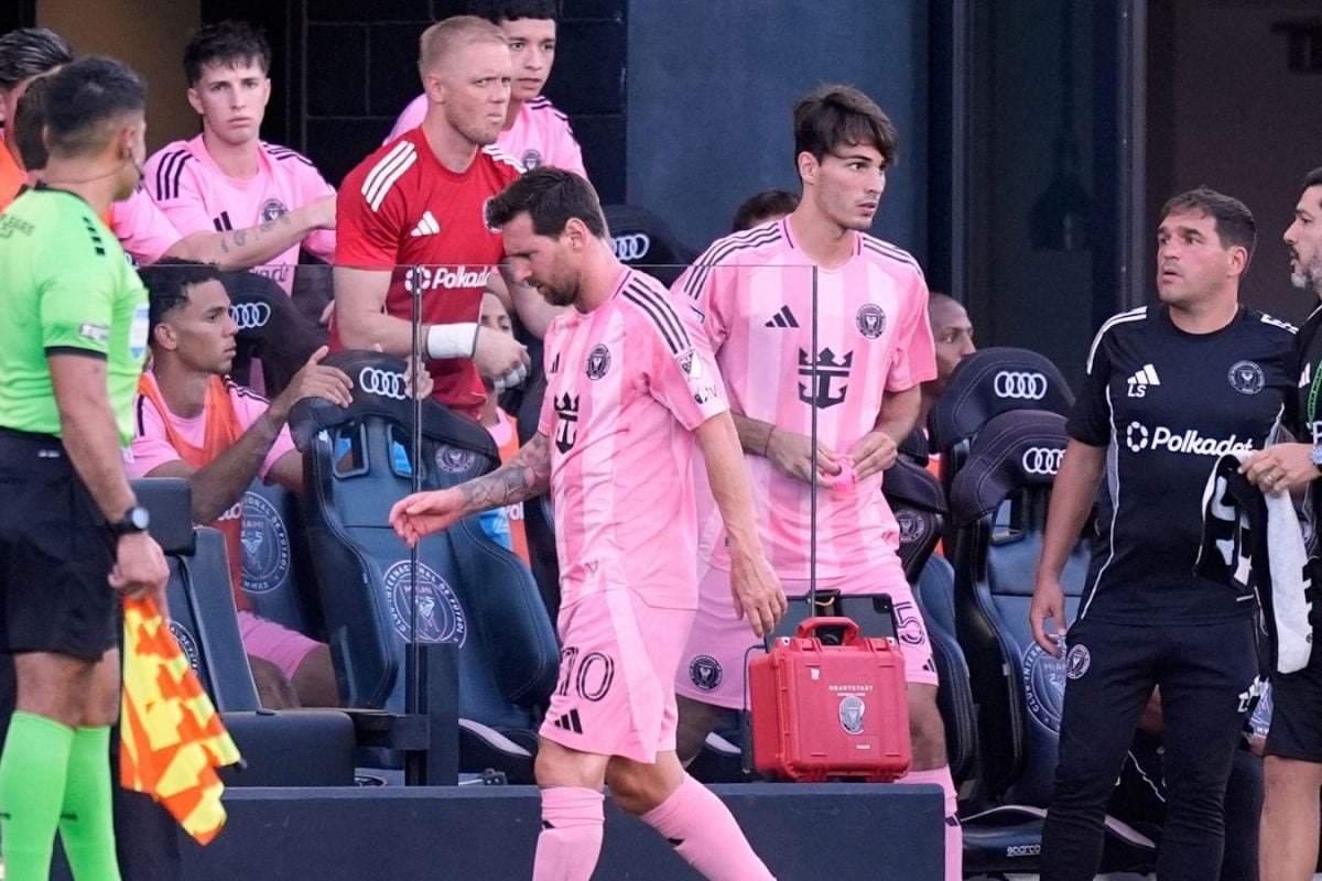 Lionel Messi Subbed Off Early Due to Injury During Inter Miamis Win Over Necaxa