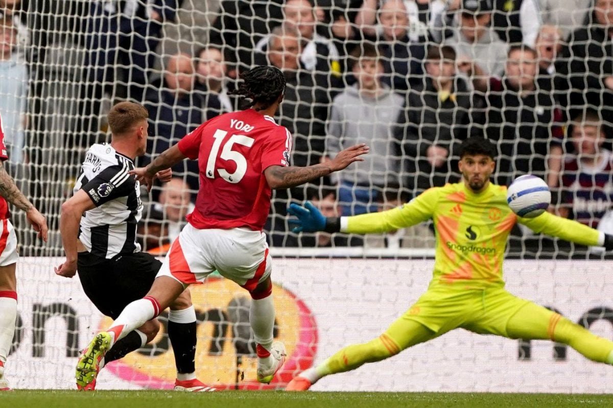 Premier League: Newcastle Rout Manchester United 4-1 To Go Fourth In Table