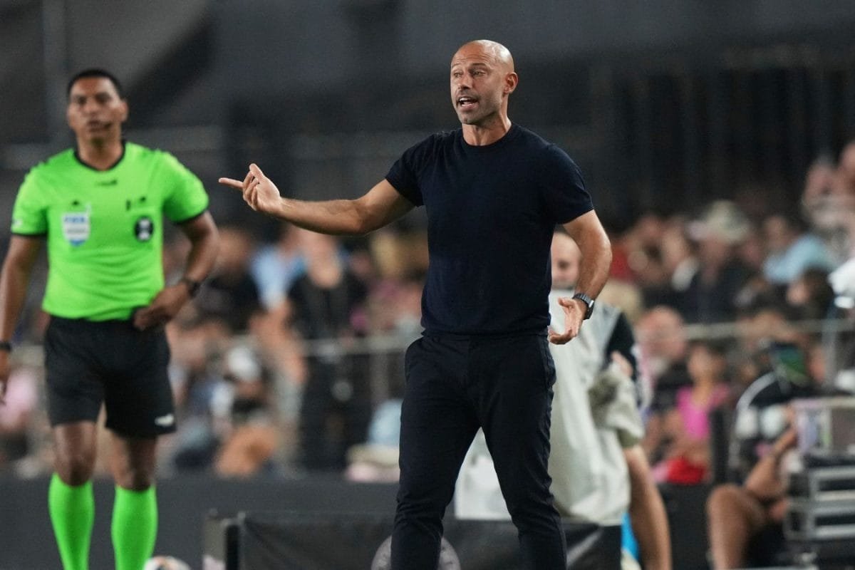 Mascha In Trouble: Inter Miami Head Coach Spotted Passing On Instructions Over Phone After Red Card