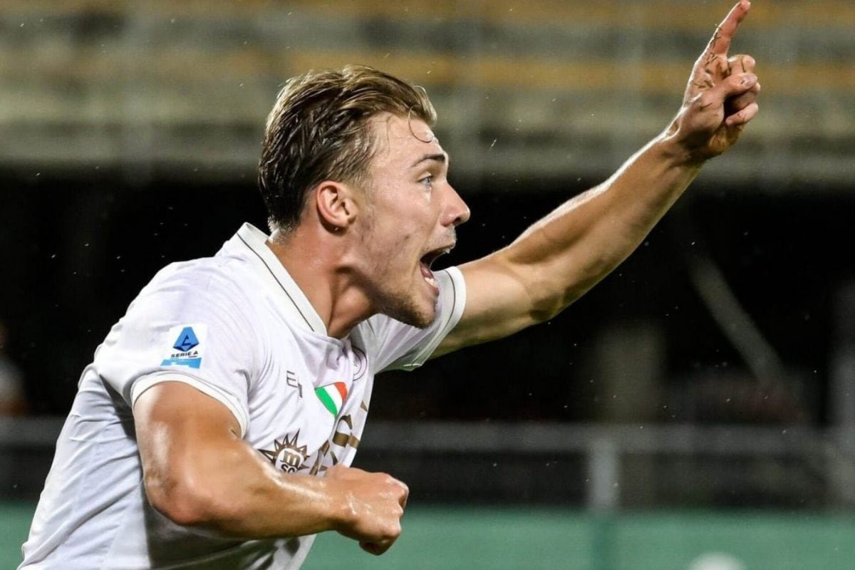 The Ball Into The No.9 Never Came...: Peter Schmeichel Opines Man United System Failed Rasmus Hojlund