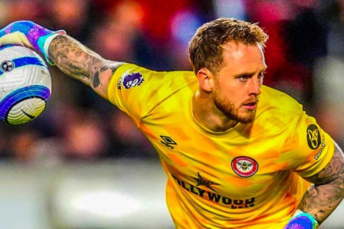 Bayer Leverkusen Rope In Mark Flekken From Brentford