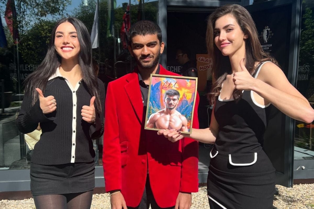 Gukesh So Happy To...: Botez Sisters Latest Picture With World Champion Goes Viral