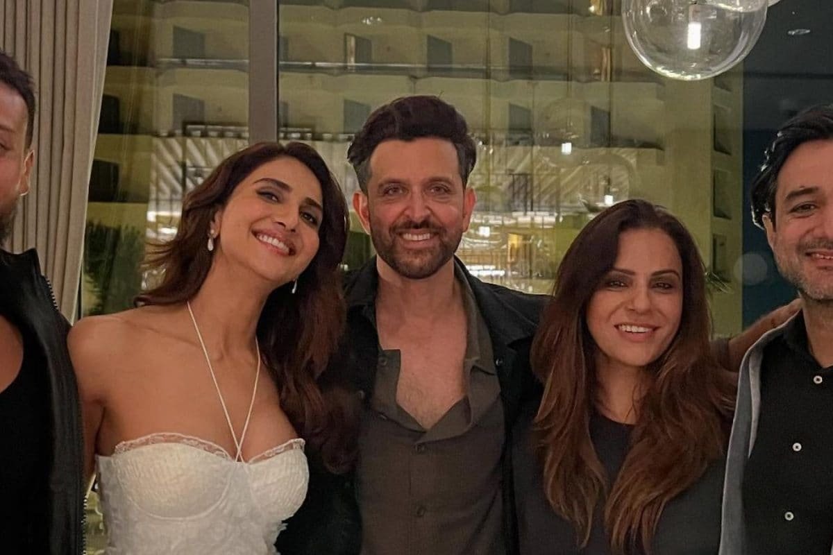 Viral Photo: Hrithik Roshan Reunites With Team War At The Roshans Success Bash