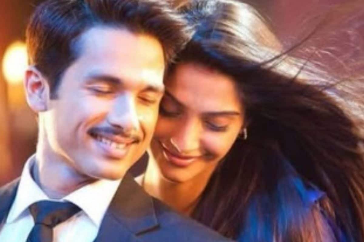 Sonam Kapoor Celebrates Mausam Co-Star Shahid Kapoor’s Birthday With A Throwsupport Gold