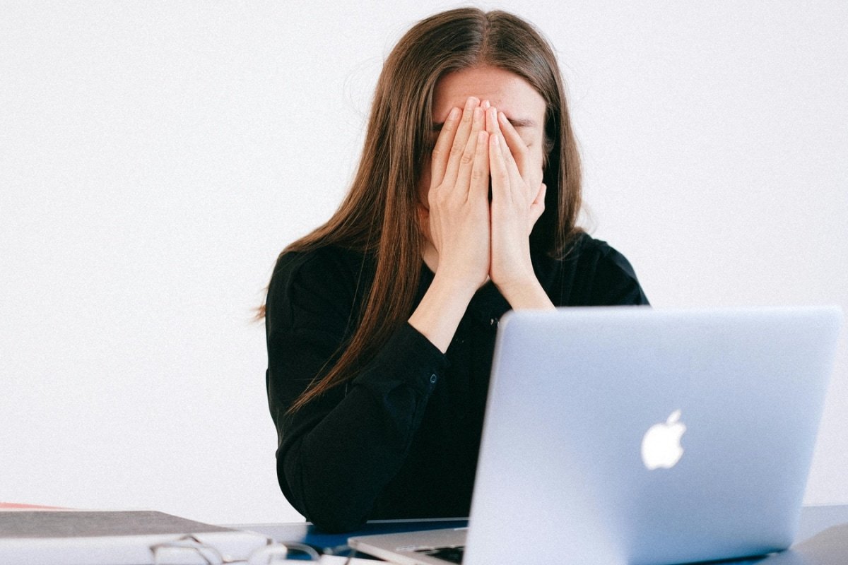 Is Your Manager Avoiding Eye Contact? HR Says Layoffs Might Be Near— Watch Out For THESE Signs