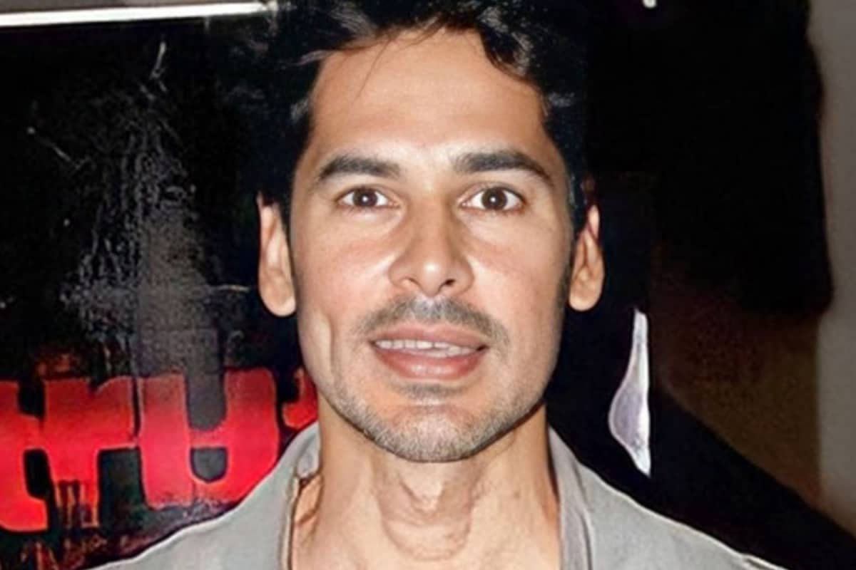 Dino Morea Smiles, Looks Unfazed As He Reaches ED Office In Rs 65 Crore Scam Probe | WATCH