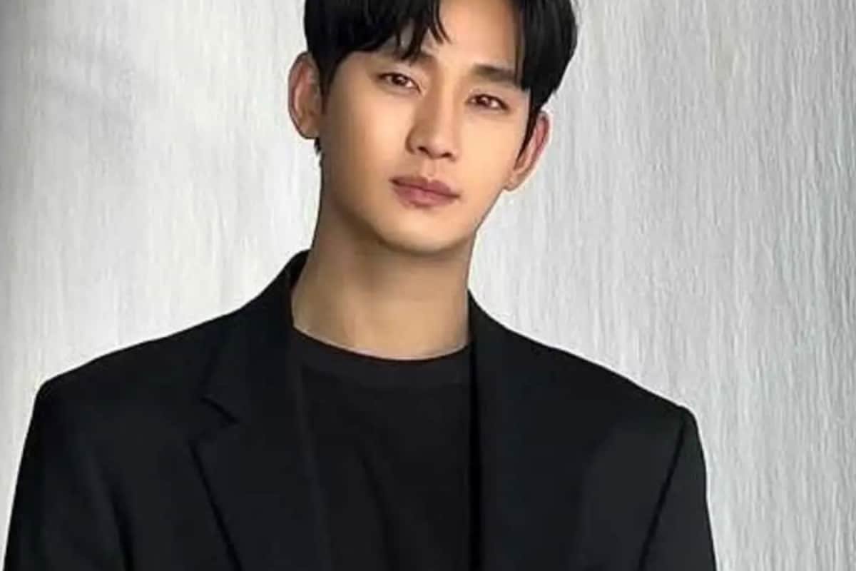 Is Kim Soo Hyun Using Ko Joon Hee’s Past Struggles As Protection? Here’s What Fans Think