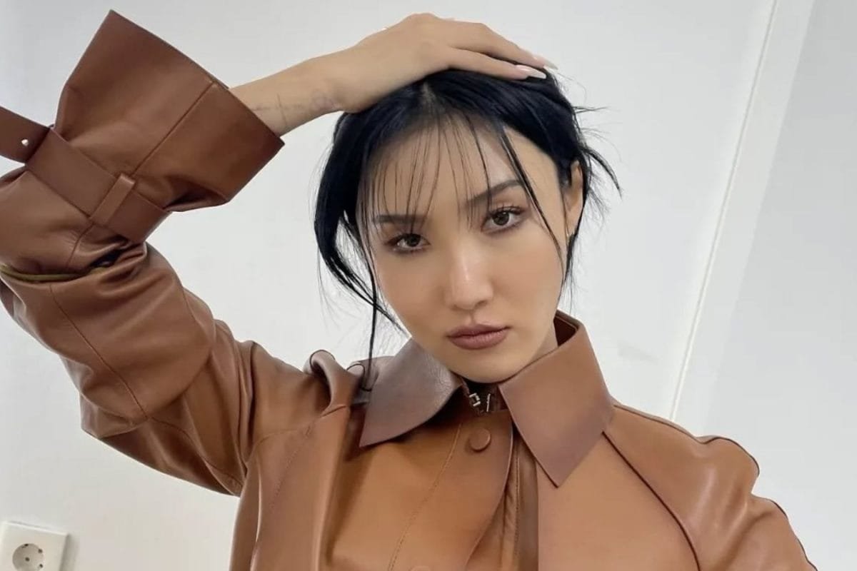 MAMAMOO’s Hwasa Turns Wardrobe Malfunction Into Comedy Gold At Her US Show