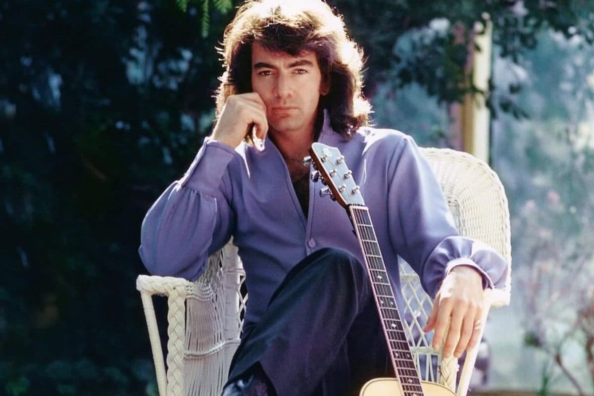 Neil Diamond’s Sweet Caroline Returns With A Remix That Has Everyone Singing Again