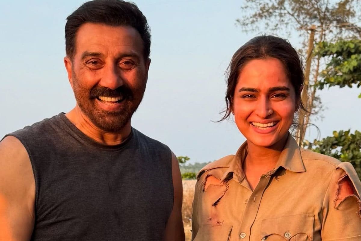 ‘Pav Kilo Ka Hath With Dhai Kilo Ka Hath’: Ayesha Khan’s BTS Pic From Jaat With Sunny Deol