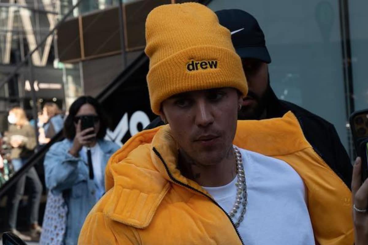 Justin Bieber Calls Out Pap Harassment Outside His House; Fans Say, This Would Drive Anyone Insane | WATCH