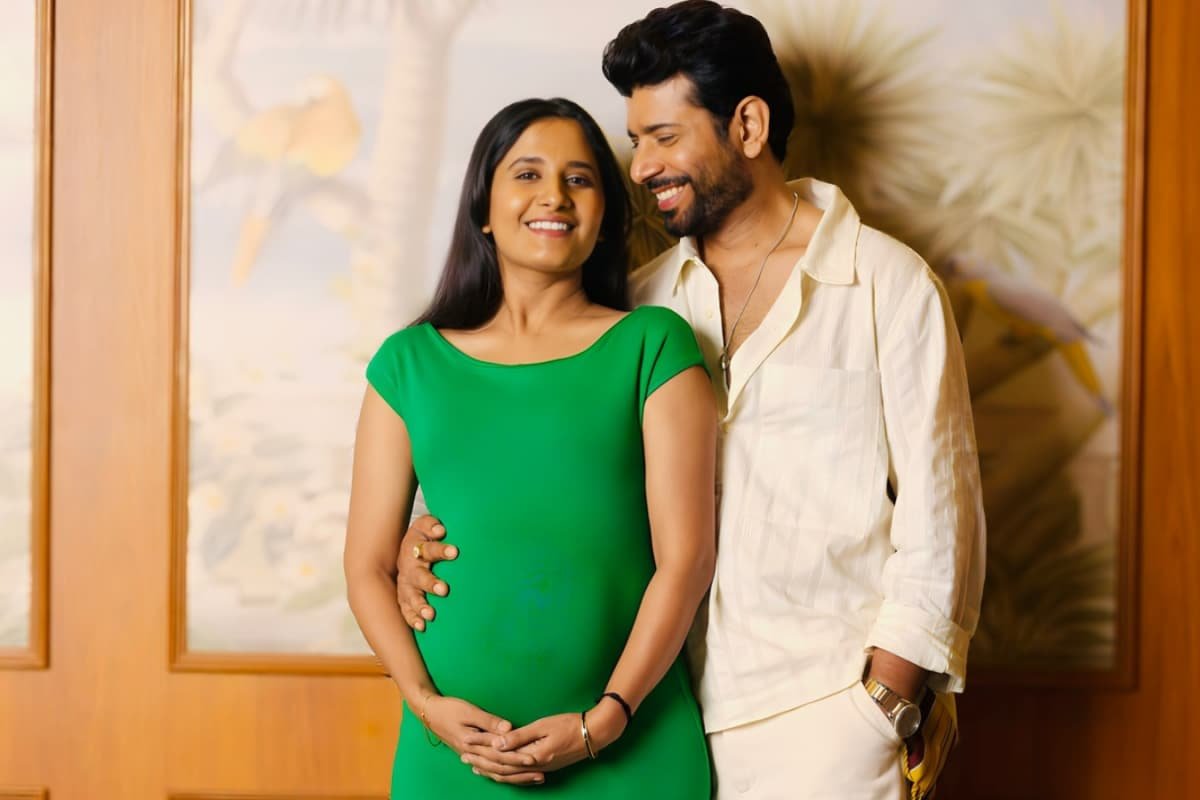 Viineet Kumar Siingh, Wife Ruchira To Welcome First Child, Say Namaste, Little One