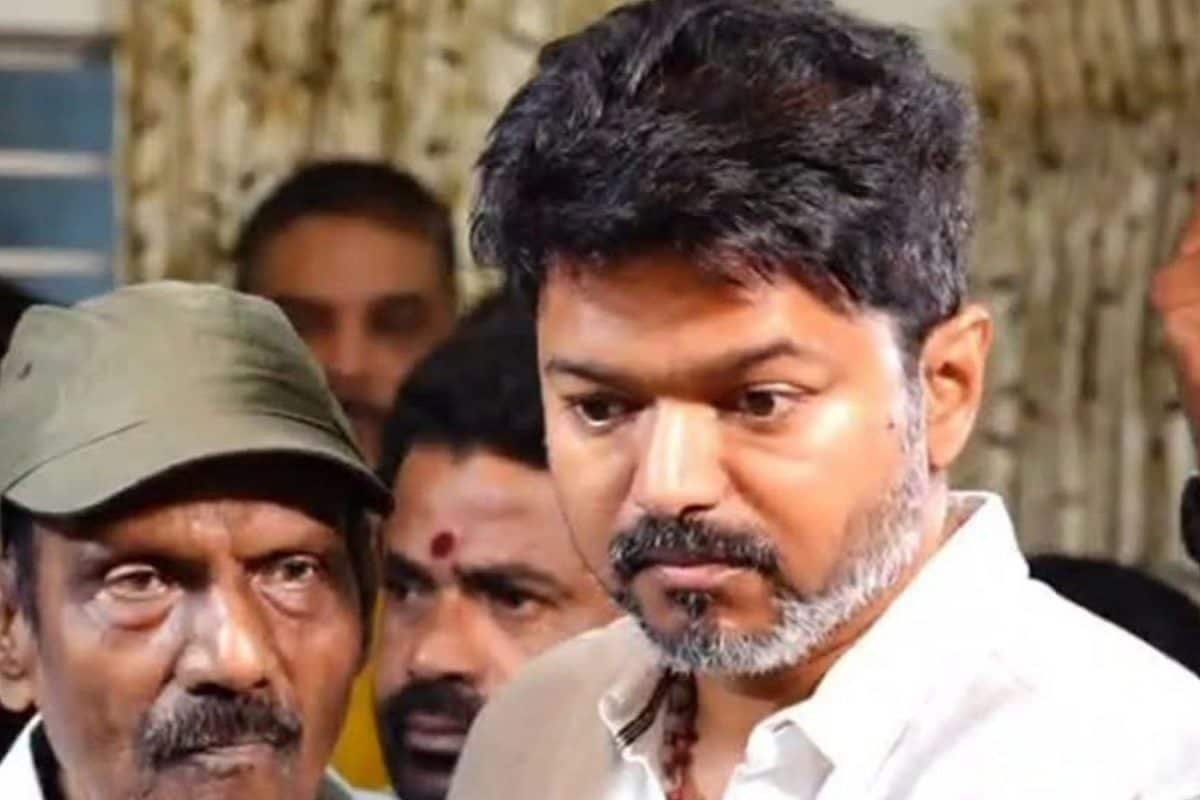 Thalapathy Vijay Pays Last Respect To Goundamani’s Wife Shanthi