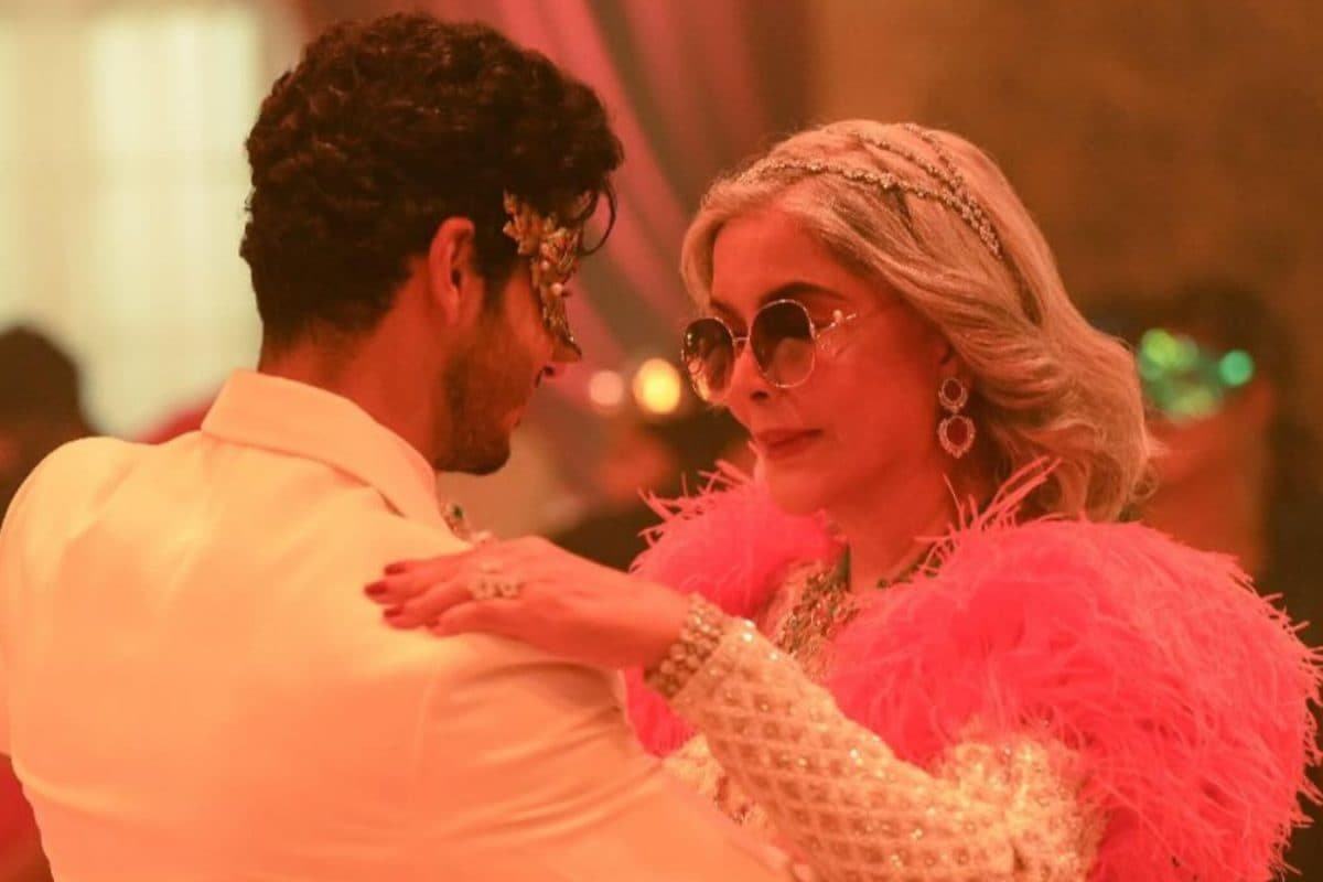 ‘Swollen Ankles, Drooping Eyes But Worth It’: Zeenat Aman On Shooting The Royals