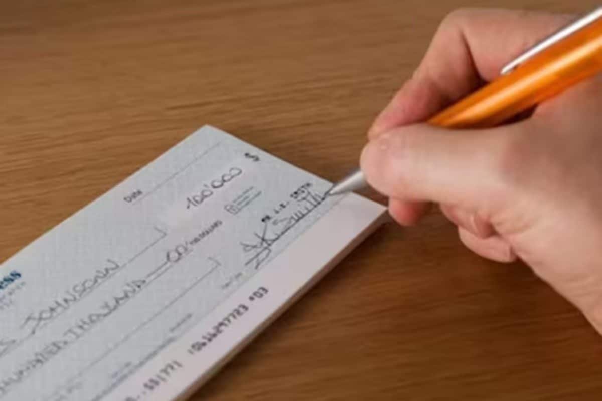 Do You Give A Blank Cheque For Personal Loan? Know Details