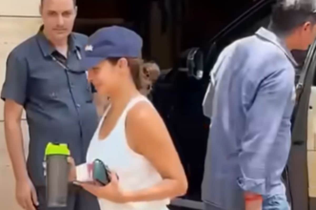 White Sports Bra, Blue Tank, Zero Chill – Malaika Arora’s Fitness Game Is Lit