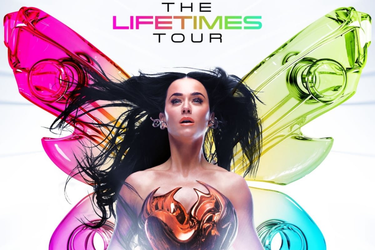 Katy Perry Suffers Wardrobe Malfunction, Bra Snaps Off During Live Show