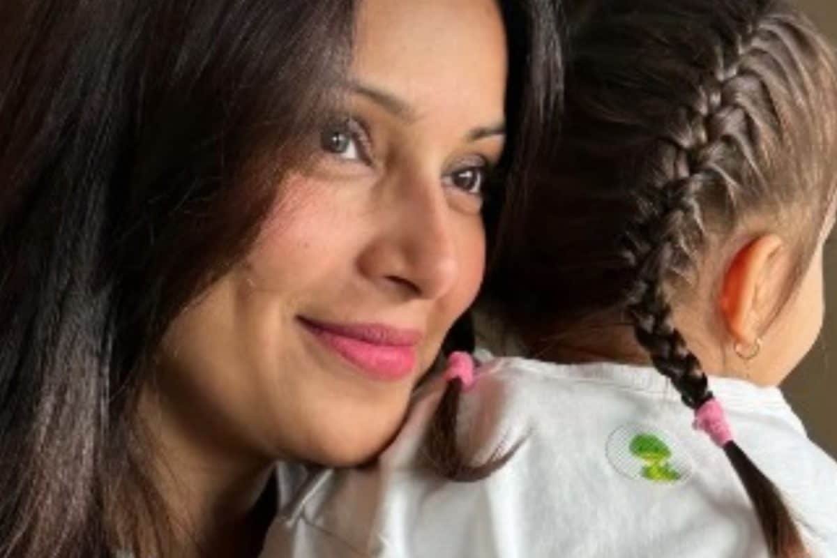 Bipasha Basu Shares A Sweet Picture With Devi: ‘To Infinity And Beyond’