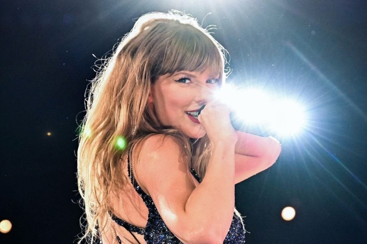 Why Taylor Swift Skipped The AMAs This Year