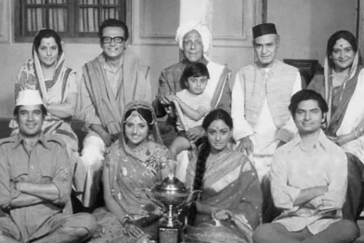 Rajesh Khanna, Jaya Bachchan In RARE Pic From Bawarchi Will Remind You Of Simpler Times