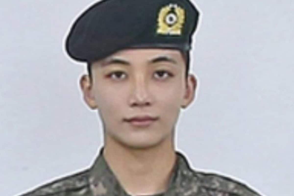 SEVENTEEN Star Jeonghan Breaks The Internet With Striking Military Look