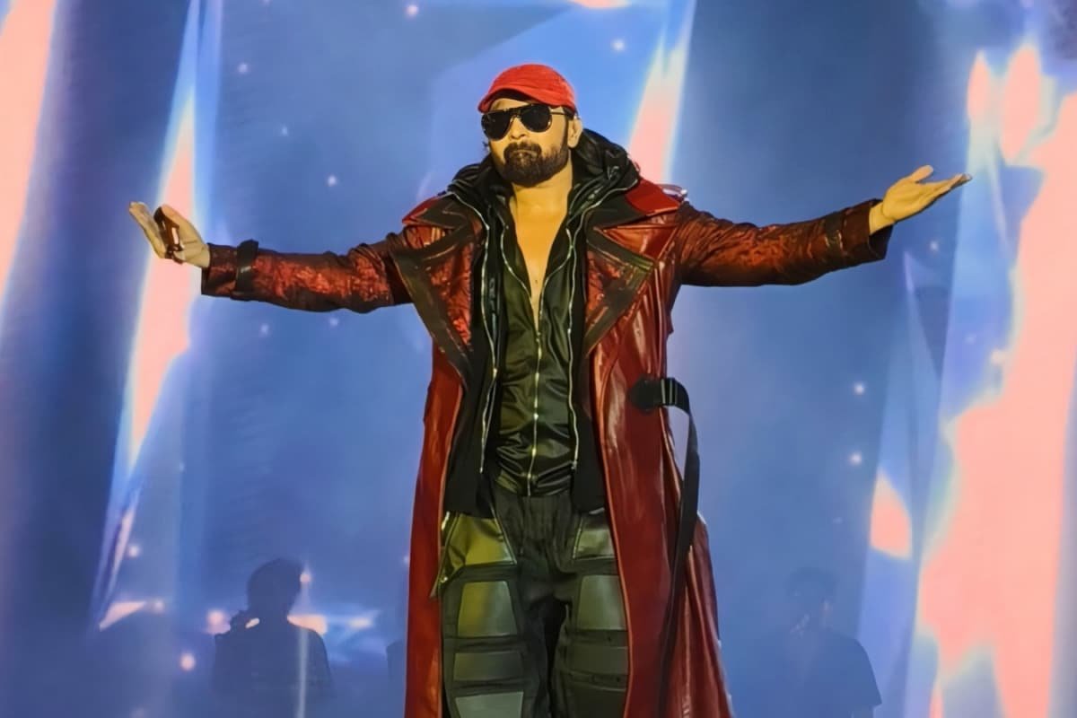 Himesh Reshammiya Claps Back At Trolls, Asks Regular Gau Ya Naak Se? At Mumbai Concert