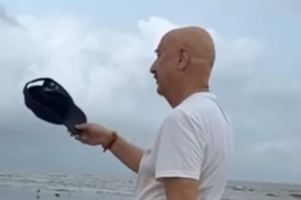 Anupam Kher’s Beach Day Is Incomplete Without This Kishore Kumar Classic