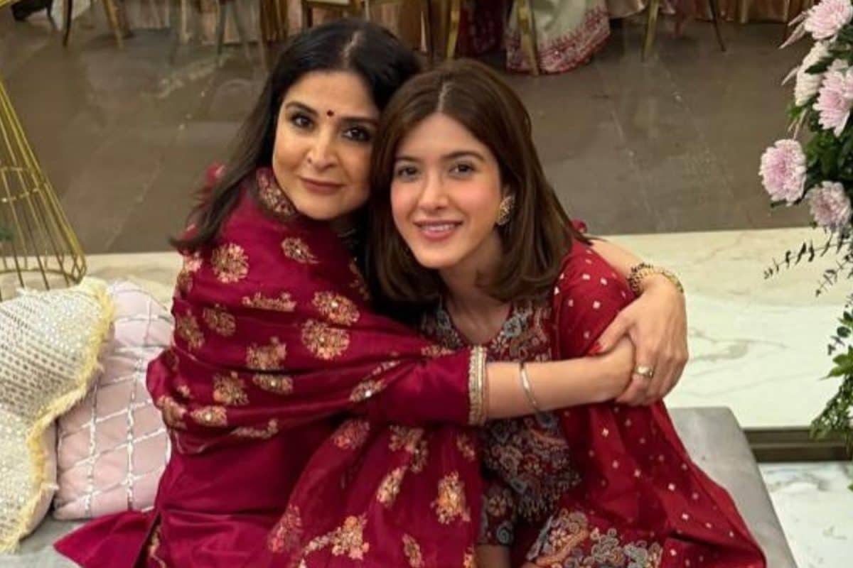 Inside Photos From Anshula Kapoor’s Engagement Ft. Sisters Shanaya, Khushi And Sonam