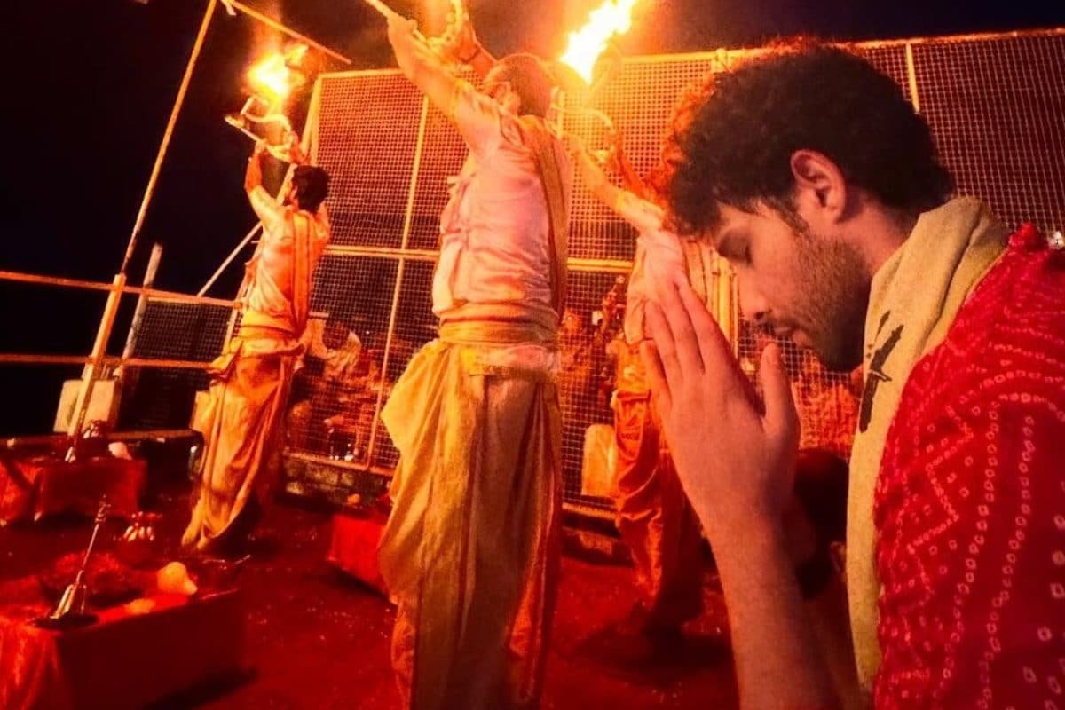 Siddhant Chaturvedi Attends Ganga Aarti In Varanasi, Channels His Inner Amitabh Bachchan