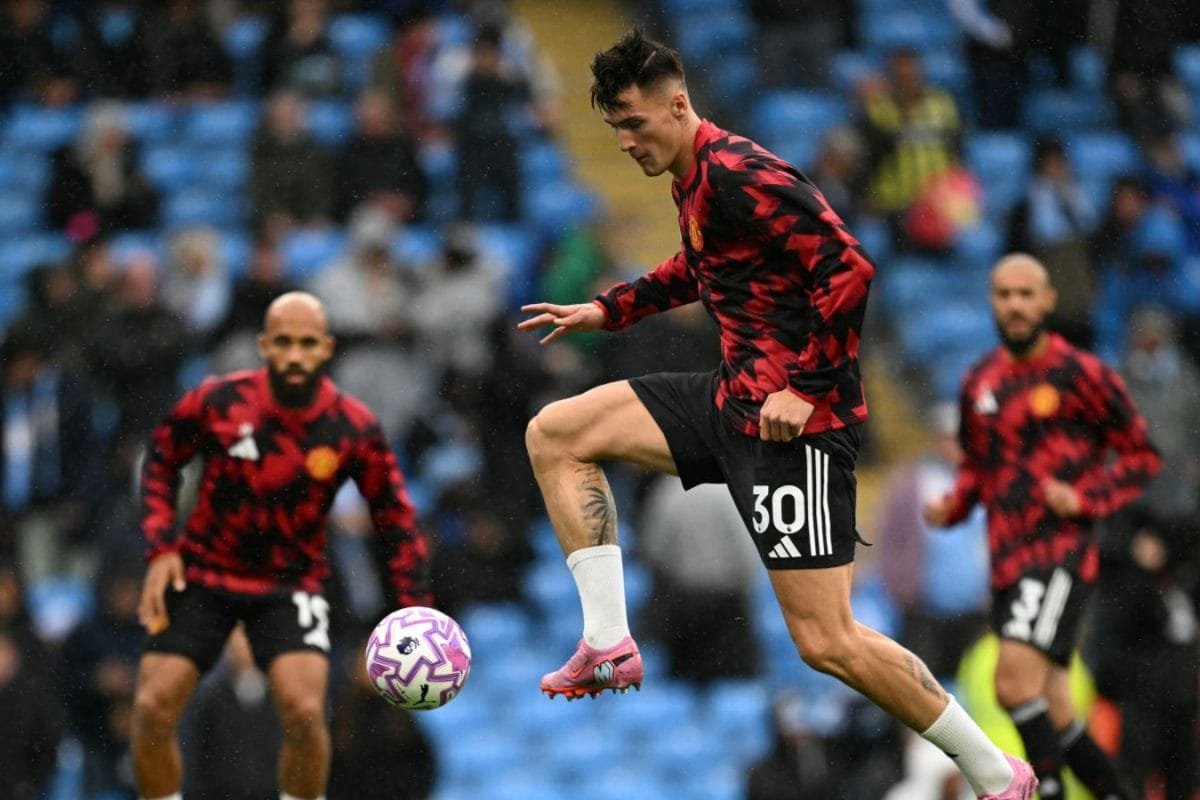 Manchester United Dealt Blow As Benjamin Sesko Ruled Out For Weeks