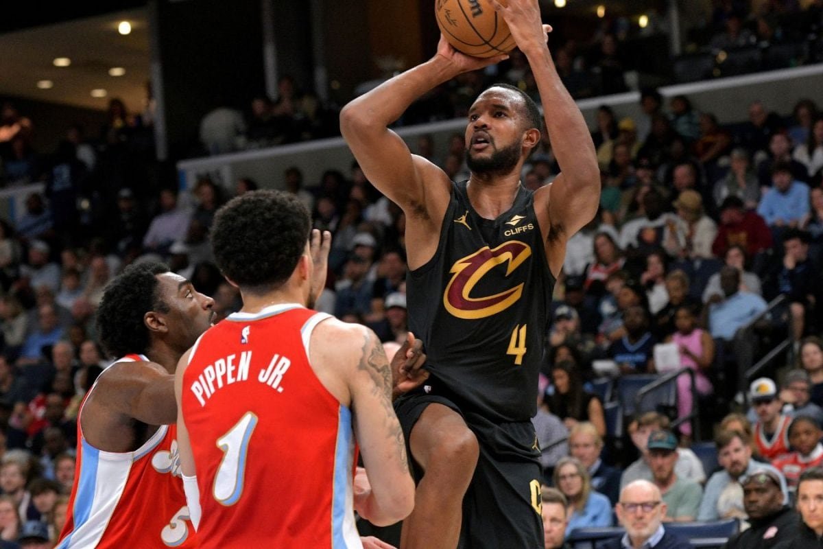Cleveland Cavaliers Cruise To Record 16th Straight Victory, Boston Celtics Clinch