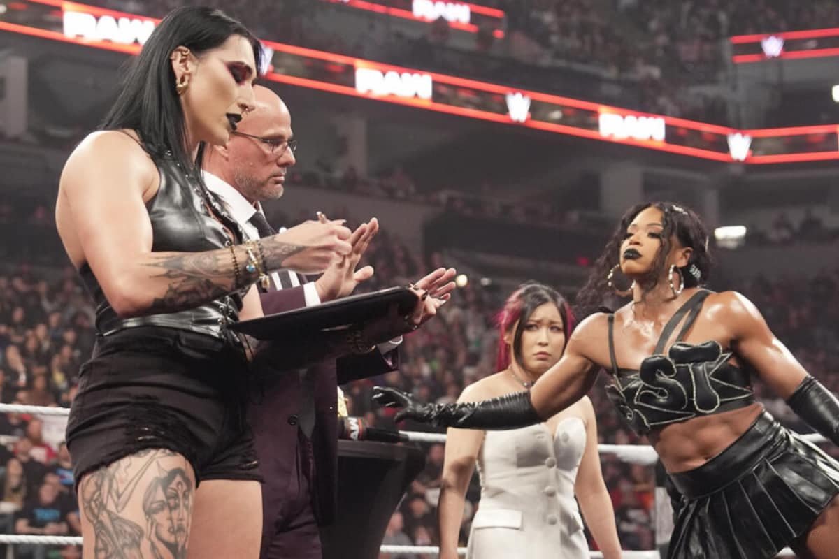 WWE RAW: Heated Contract Signing, Family Feuds And Dominik Vs Penta Showdowns