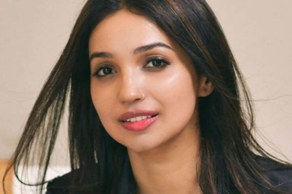 Kanika Dhillon Says Even A Superstar Cannot Guarantee A Houseful Show