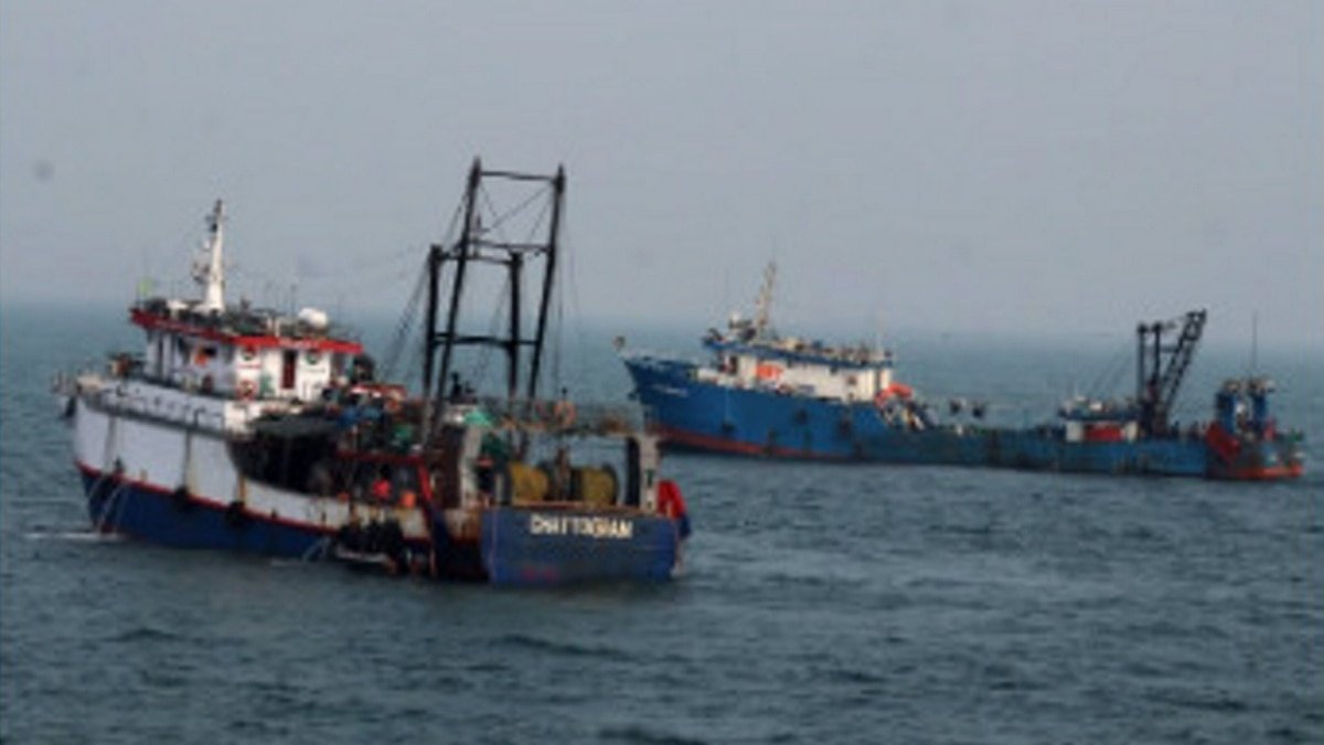 इंडियन कोस्ट गार्ड में 300 पदों पर भर्ती, जानें किस तरह कर सकते हैं अप्लाई