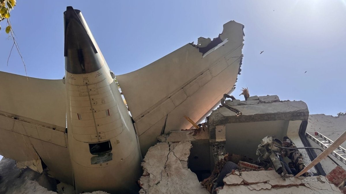 एयर इंडिया प्लेन क्रैश में कोई भी जिंदा नहीं बचा, सभी 242 की मौत, साथ ही स्थानीय लोग भी मरे