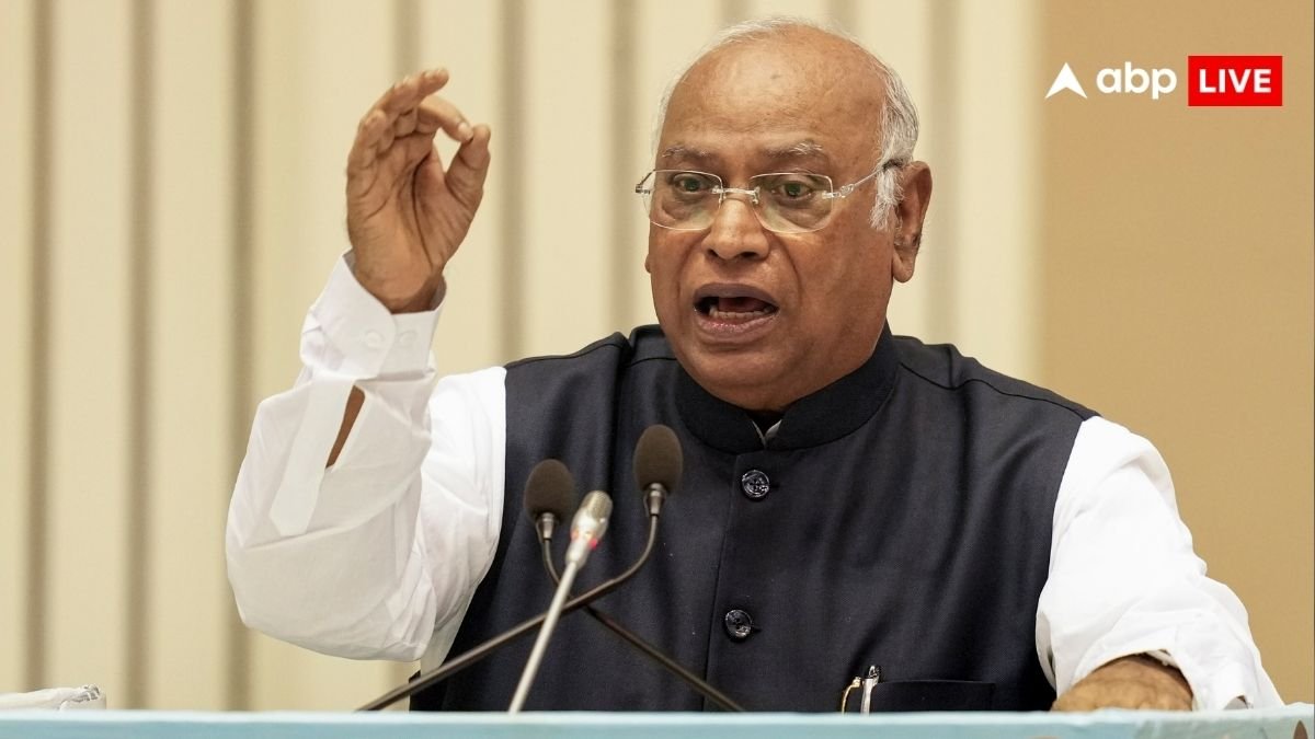 ये लोकतंत्र बचाने की लड़ाई है, बिहार SIR को लेकर मल्लिकार्जुन खरगे ने साधा बीजेपी पर निशाना