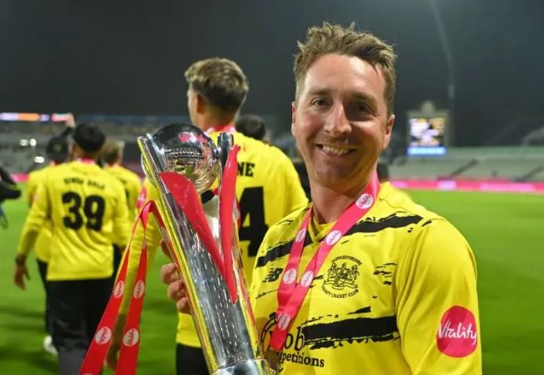 301 विकेट ले चुके इस गेंदबाज ने अचानक किया संन्यास लेने का ऐलान, फैन्स में मचा हड़कंप