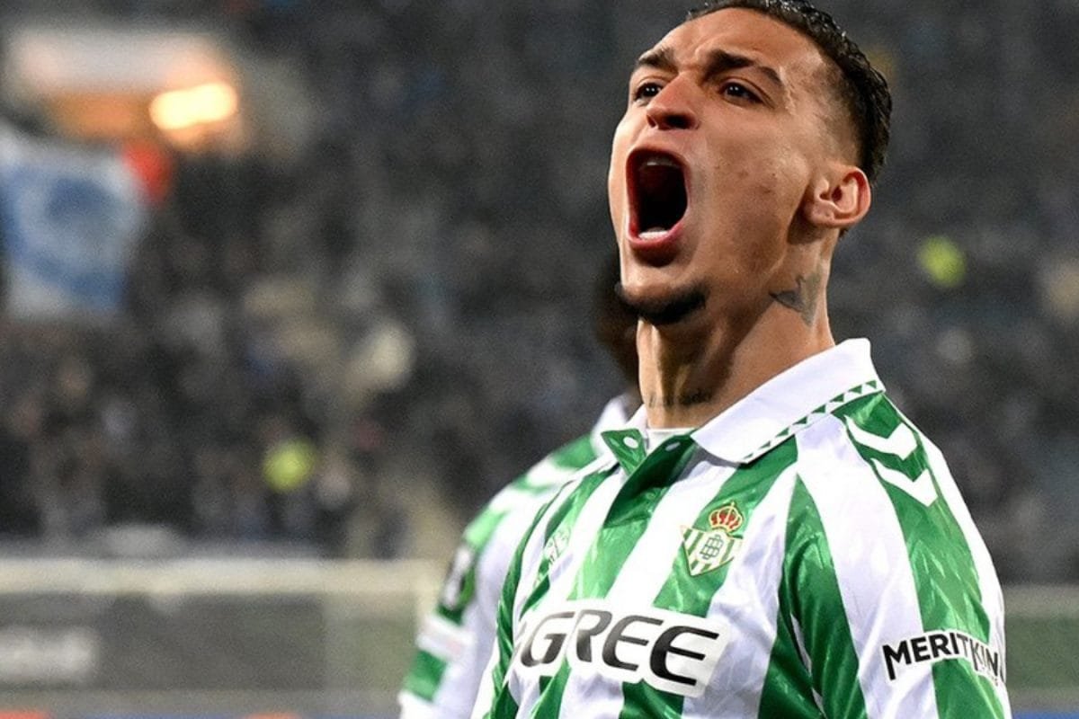 Antonys Career At Manchester United Remains An Open Story, Says Agent Junior Pedroso