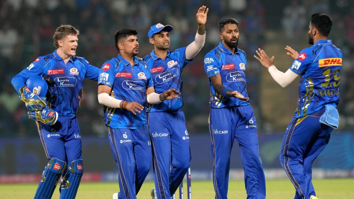 MI Playoffs Scenario 2025: मुंबई इंडियंस की 6 मैचों में 4 हार, जानें अब प्लेऑफ में पहुंचने की कितनी उम्मीद बाकी; ऐसा है पूरा गणित