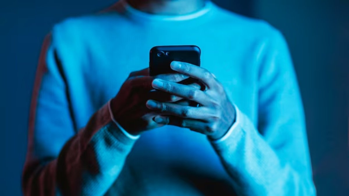 डोनेशन के लिए WhatsApp पर आया लिंक, क्लिक करते ही उड़ गए एक लाख रुपये, Scam से खुद को ऐसे बचाएं