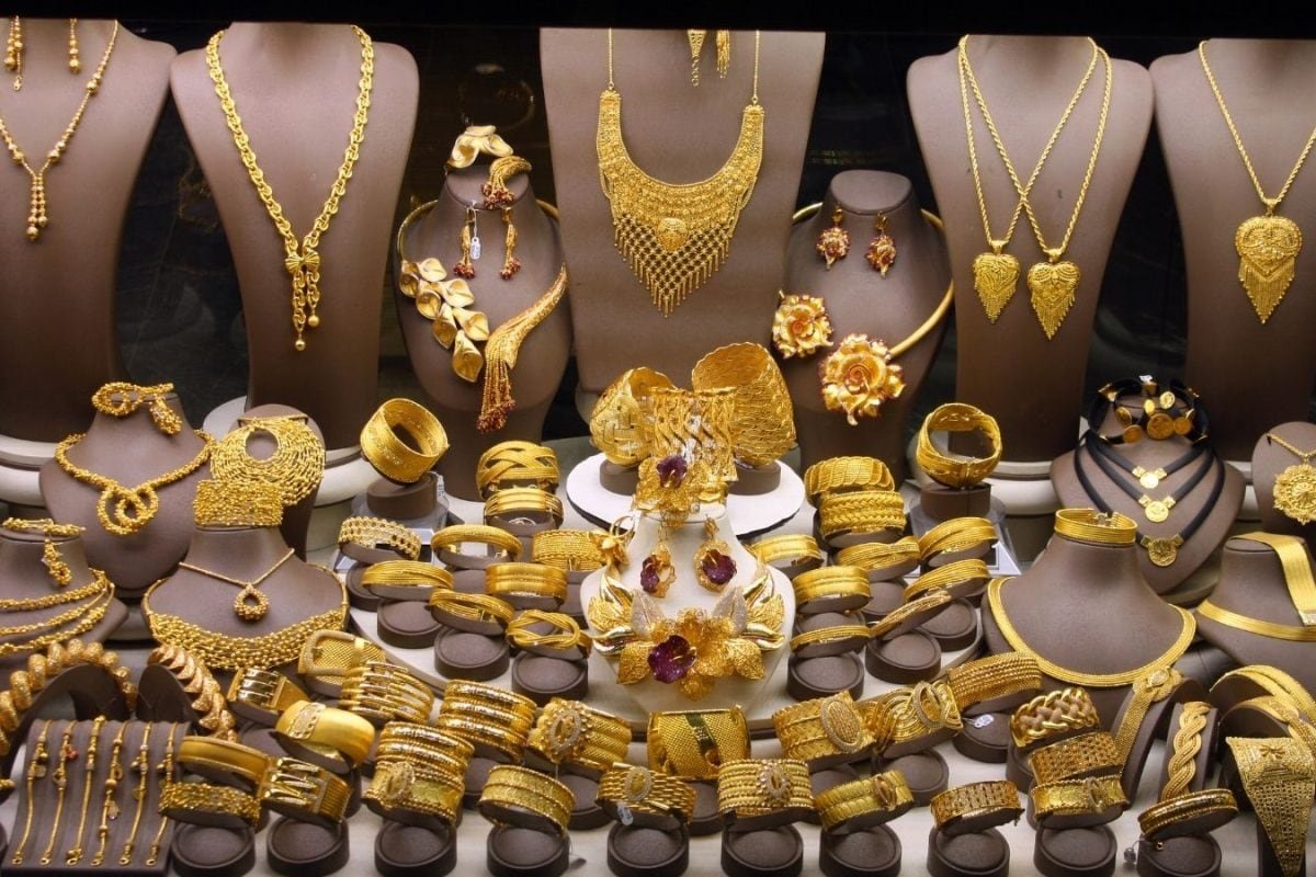 Gold Shopping This Diwali? Check Its Purity With These Simple Tips