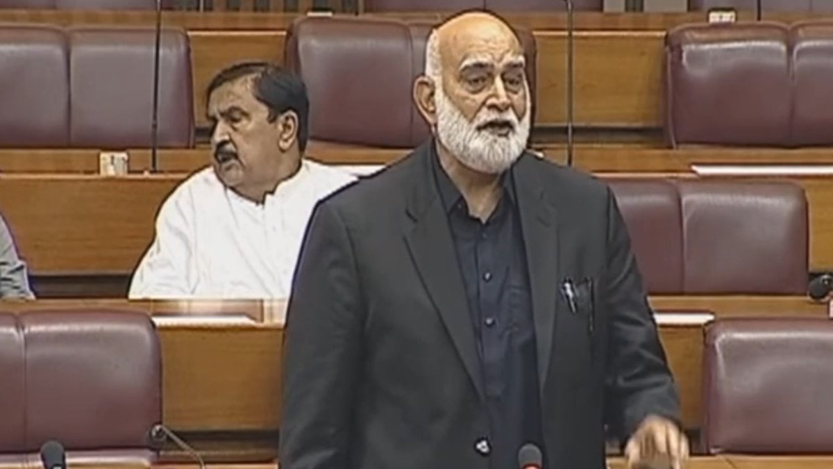 Video: अल्लाह हमारी हिफाजत करे, पाकिस्तानी संसद में रोया शहबाज का सांसद ताहिर इकबाल