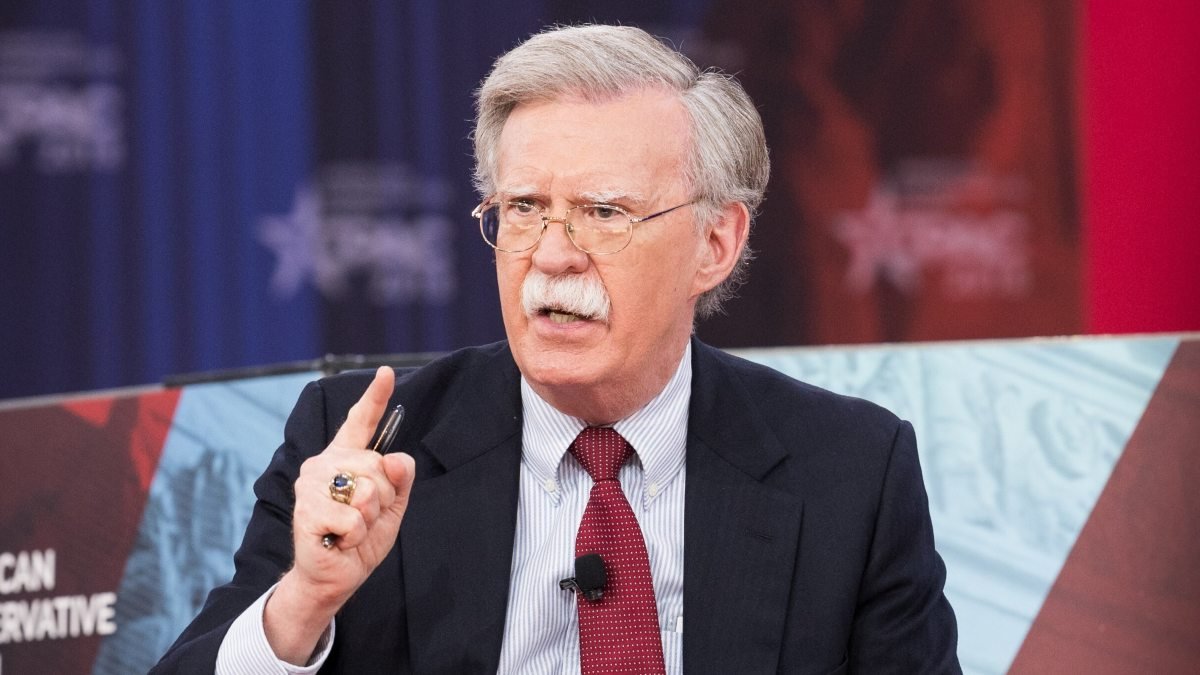 US के पूर्व NSA जॉन बोल्टन के घर पर पड़ा FBI का छापा, भारत पर टैरिफ लगाने के लिए की थी ट्रंप की आलोचना