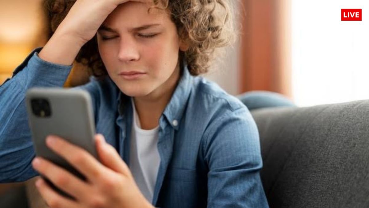 सारा दिन फोन चलाने से दिमाग हो रहा सुस्त! नुकसान जान चौंक जाएंगे