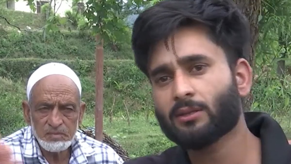 पाकिस्तान में है प्रेग्नेंट बीवी! कश्मीरी मुस्लिम शख्स बोला- आर्मी में भर्ती करा दो, बॉर्डर पर हम लड़ेंगे