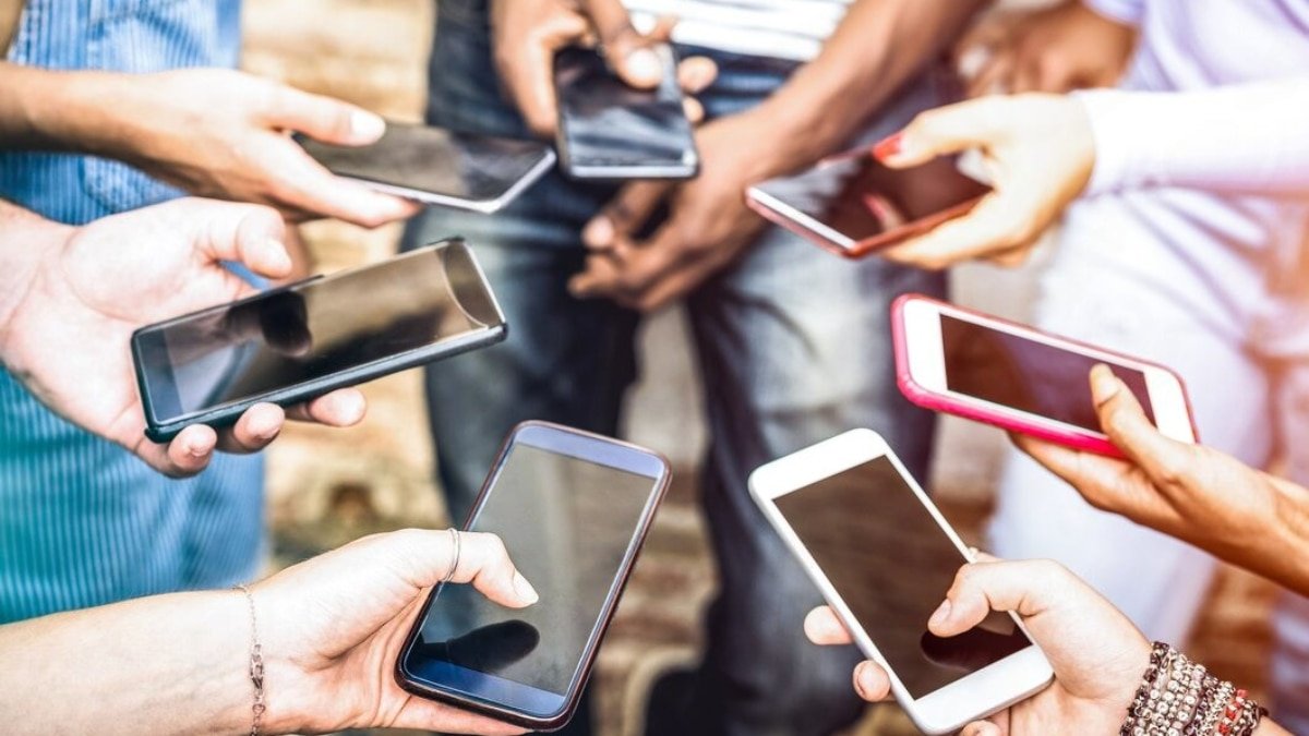 भारत में इस साल 90 करोड़ हो जाएंगे इंटरनेट यूजर्स, AI बन रही गेमचेंजर, डिजिटल जेंडर गैप भी हो रहा कम