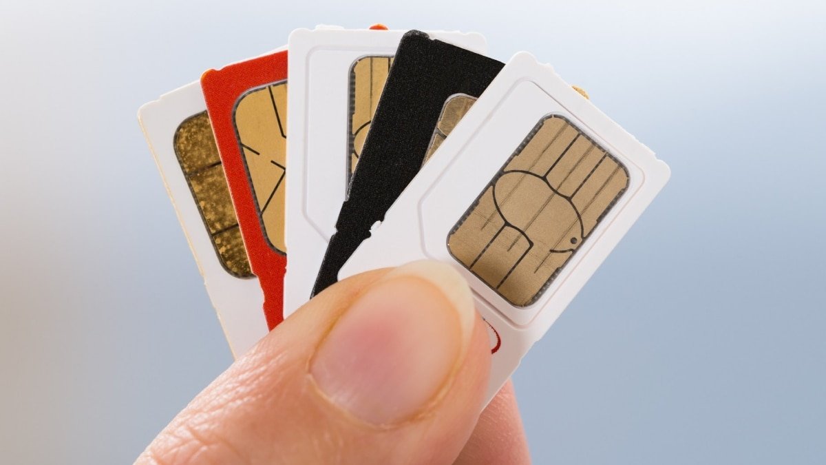 कहीं आपके नाम से एक्टिव तो नहीं है फर्जी सिम कार्ड? DoT ने करोड़ों मोबाइल यूजर्स को किया अलर्ट, तुरंत करें ये काम