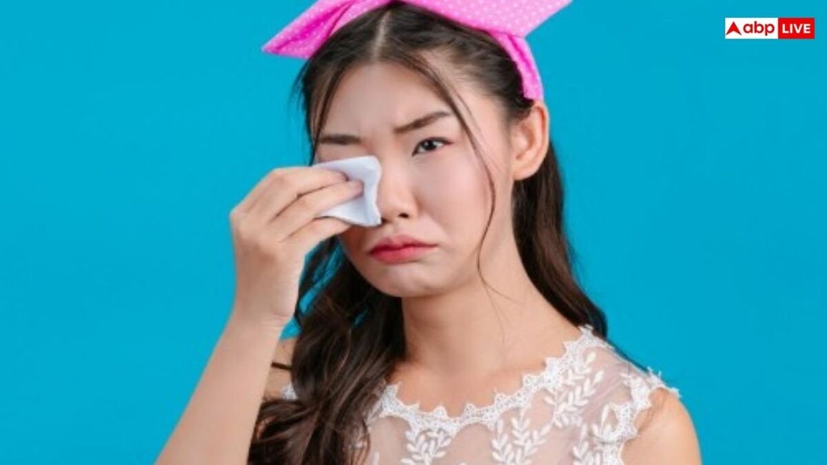 आंखों में हो रही जलन और बार-बार आ रहा पानी, कहीं इस बीमारी के संकेत तो नहीं?