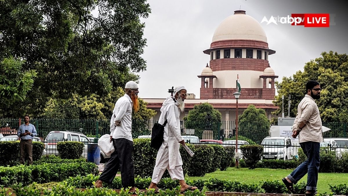 400 साल से हो रहे इस्लामिक कार्यक्रमों पर क्यों लगाई रोक?  सुप्रीम कोर्ट ने तुरंत केंद्र को भेजा नोटिस और याचिकाकर्ता से कहा- हम करेंगे...